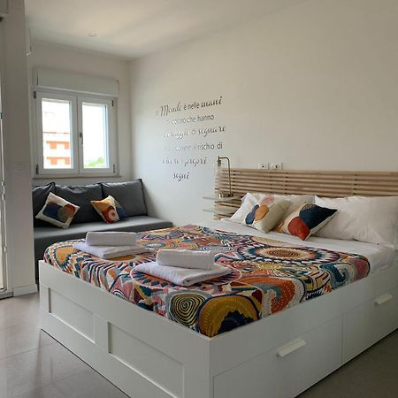 Monolocale Con Terrazza E Cucina Lignano Sabbiadoro Exterior foto